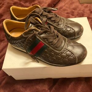 Gucci authentic boys brown leather sneaker Size 31 US 13.